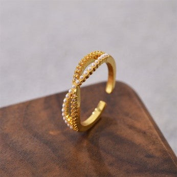 Pearl-Criss Cross Ring – Minimalist Gold Elegance