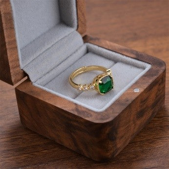 Royal Emerald Gemstone Ring – Vintage Inspired