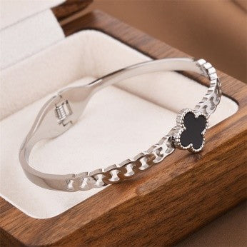 Black Clover Chain Link Bracelet – Bold & Modern Charm