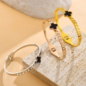 Black Clover Chain Link Bracelet – Bold & Modern Charm