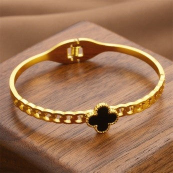 Black Clover Chain Link Bracelet – Bold & Modern Charm